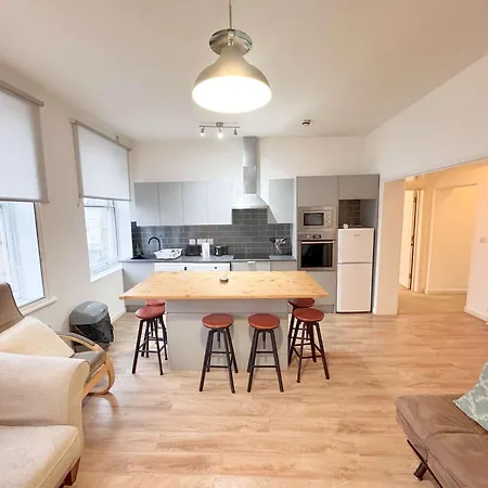 Wonderful 3 Bed In Old Market Bristol