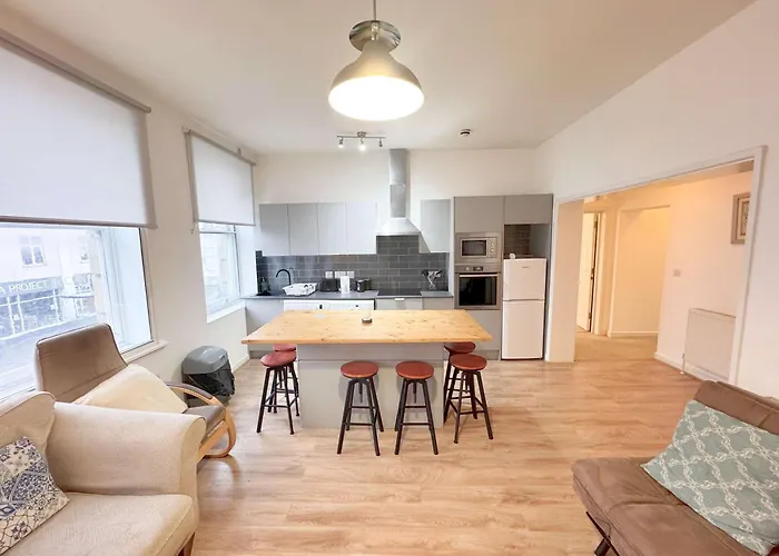 Wonderful 3 Bed In Old Market Bristol