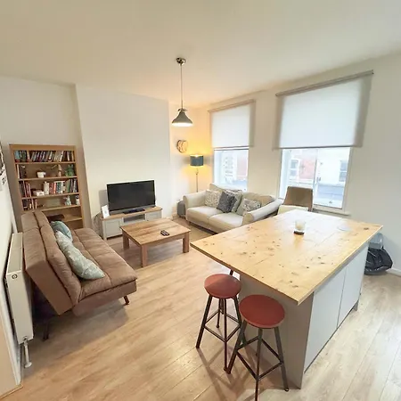 Wonderful 3 Bed In Old Market Appartement
