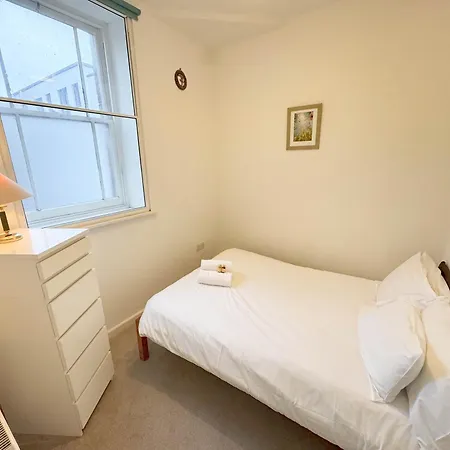 Wonderful 3 Bed In Old Market Bristol