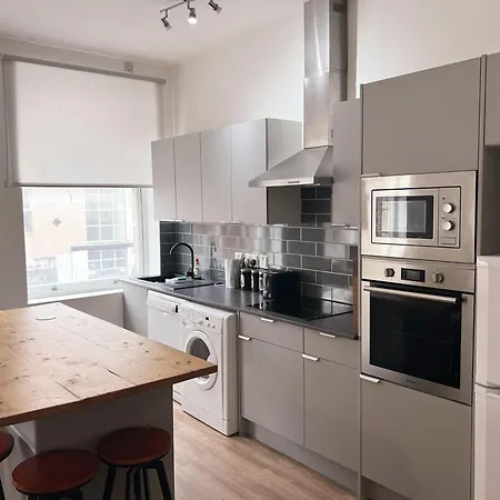 Wonderful 3 Bed In Old Market * Bristol