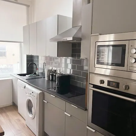 Wonderful 3 Bed In Old Market Appartement *