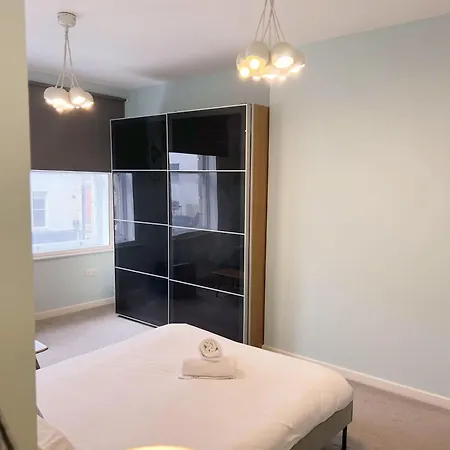 Wonderful 3 Bed In Old Market * Bristol