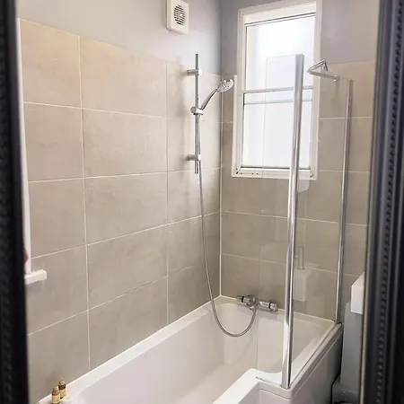 Wonderful 3 Bed In Old Market * Bristol