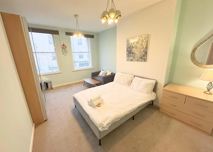 Wonderful 3 Bed In Old Market *