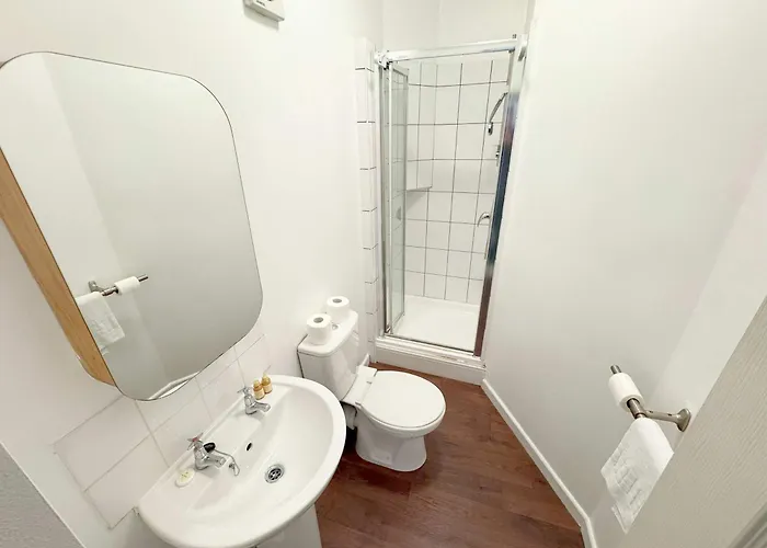 Wonderful 3 Bed In Old Market Bristol