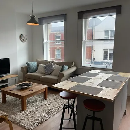 Wonderful 3 Bed In Old Market Lejlighed