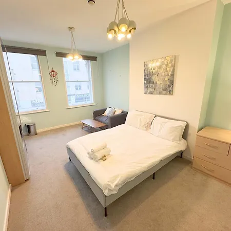 Wonderful 3 Bed In Old Market *