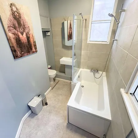 Wonderful 3 Bed In Old Market 아파트